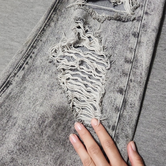 American Eagle Outfitters Gray Acid Wash Ripped High Rise Baggy Taper Mom Jeans - Picture 13 of 15